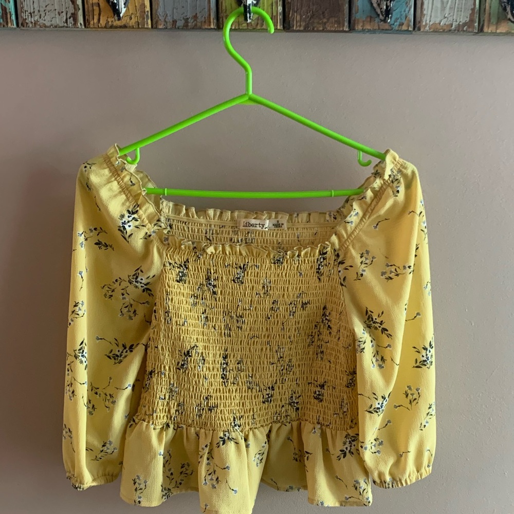 🌹 4/$30 LIBERTY cropped blouse